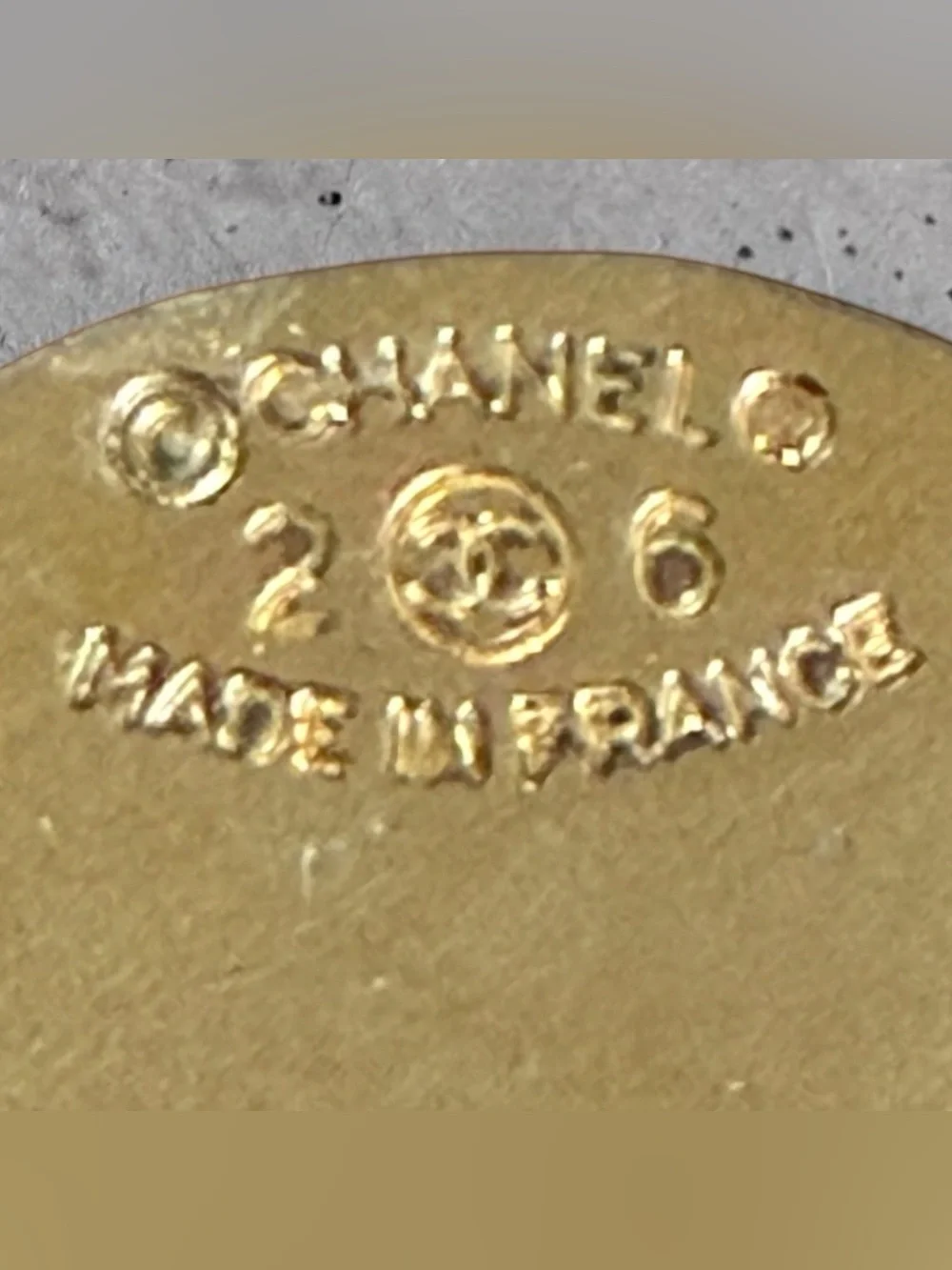 Vintage Chanel Classic Flap Bag Dangle Medallion Clip-On Earrings Gold